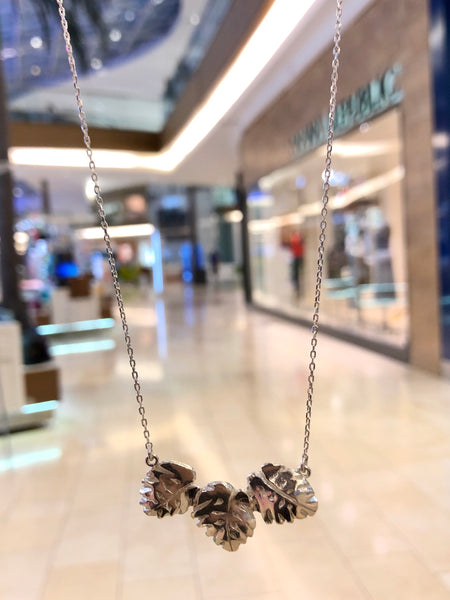 Snou* - Triple Monstera Leaf Necklace