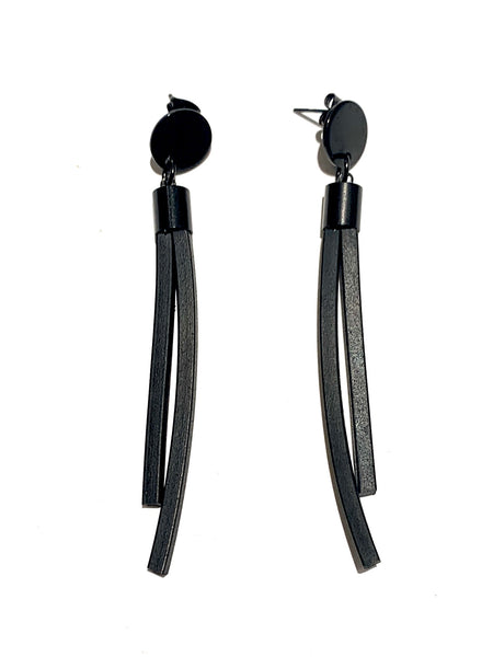 KNOT PREDICTABLE- Lines Earrings